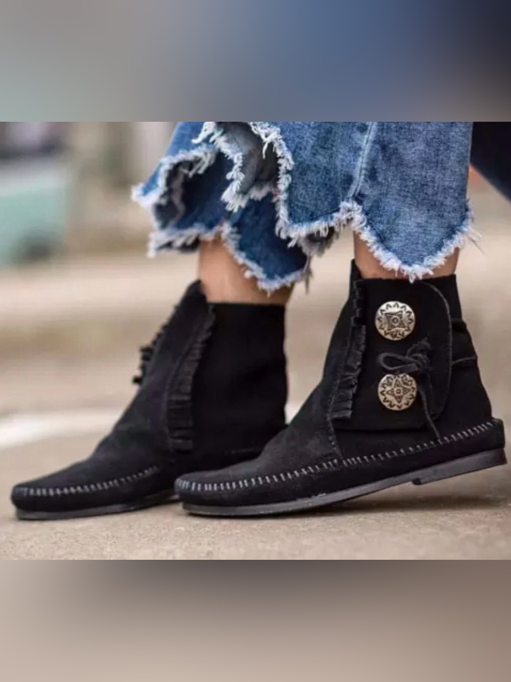 Minnetonka Black Suede Fringe Ankle Moccasins with Concho Buttons SZ 8.5